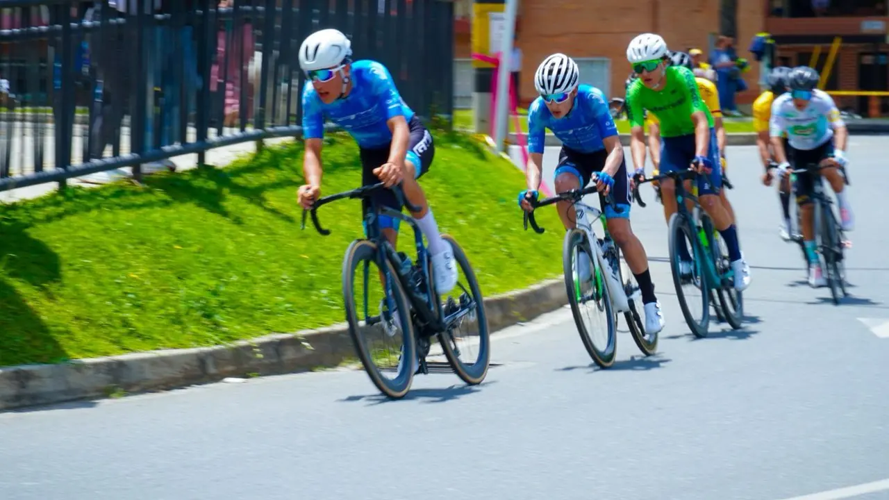 Rionegro cerró su clásica ciclística con triunfo de Wilmar Paredes, Diana Peñuela y Kevin Rincón
