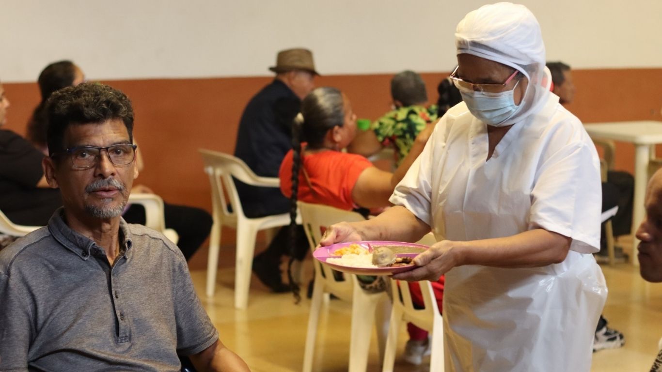Más de 7.300 almuerzos gratuitos llegarán a comunidades vulnerables en Bello con comedores comunitarios