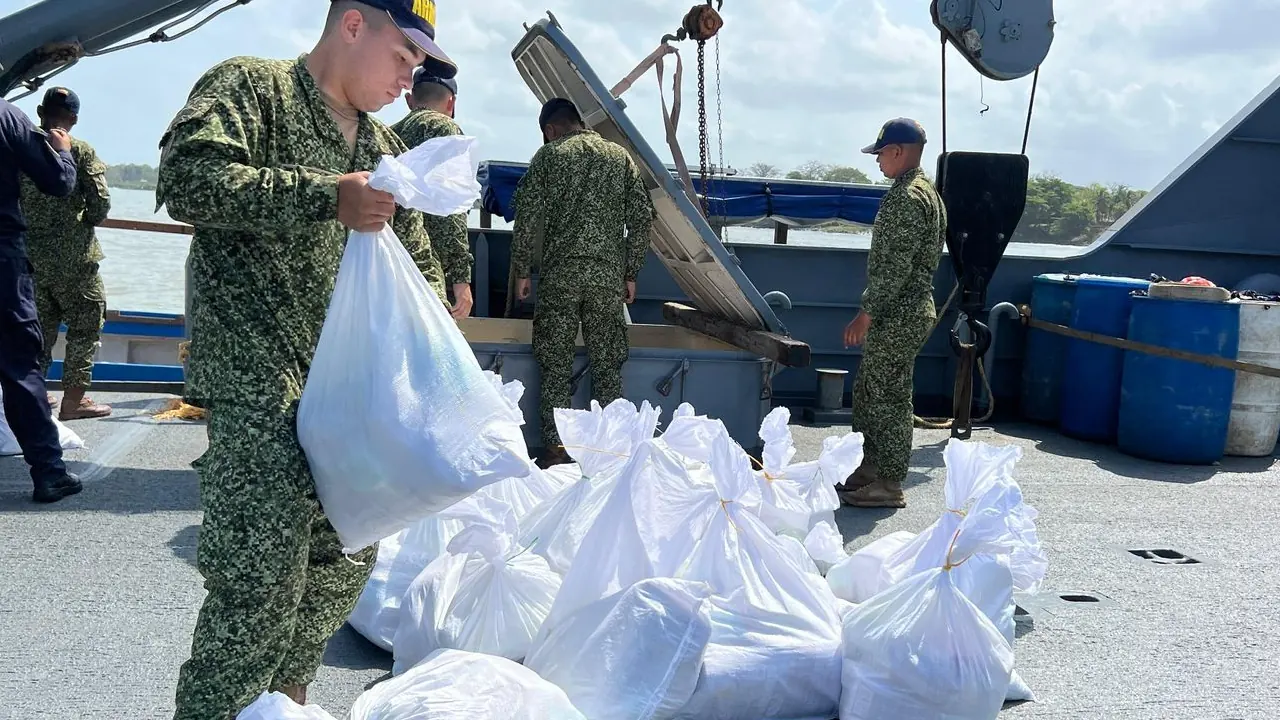 Armada entrega 1.500 kits de alimentos a familias en Arboletes