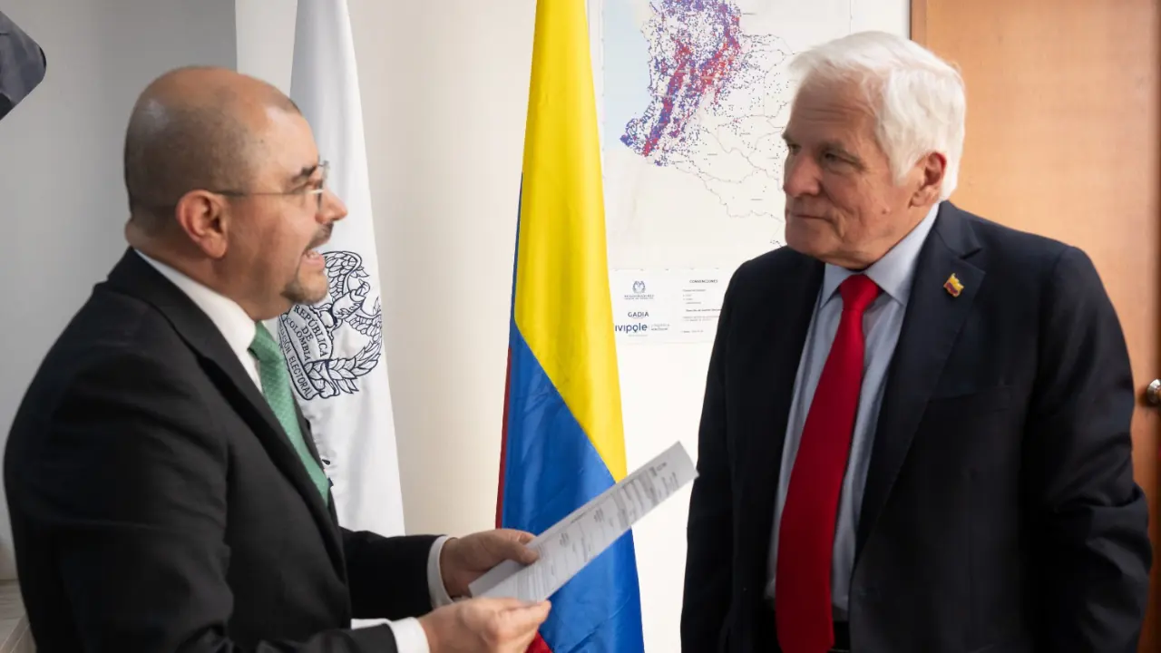 Miguel Uribe Londoño oficializa su candidatura presidencial y presenta a su fórmula vicepresidencial Miguel Uribe Londoño oficializa su candidatura presidencial y presenta a su fórmula vicepresidencial