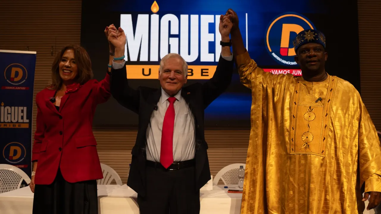 Miguel Uribe Londoño oficializa su candidatura presidencial y presenta a su fórmula vicepresidencial 2 Miguel Uribe Londoño oficializa su candidatura presidencial y presenta a su fórmula vicepresidencial