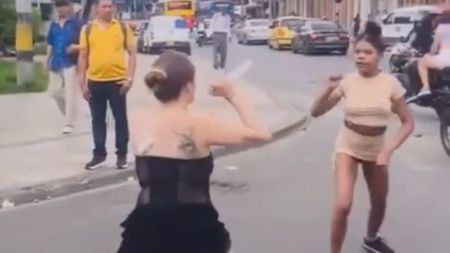 Mujeres pelean a cuchillo