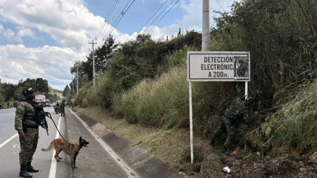 Descartan explosivo en vía al aeropuerto José María Córdova tras revisión de autoridades