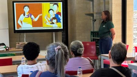 En Antioquia impulsan estrategia para redistribuir el cuidado y mejorar la calidad de vida de las mujeres Estrategia en Antioquia busca reducir brechas de género a través del sistema de cuidado