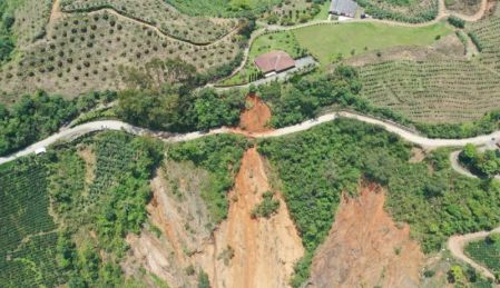 VIDEO: Atención conductores: tramo de la vía Concordia–Betulia cerrado por deslizamiento de tierra Cierre en Concordia–Betulia: deslizamiento de tierra pone en riesgo a conductores