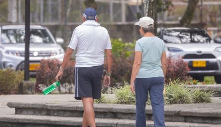 ¿Listos para envejecer? Los colombianos vivirán más de 40 años después de los 60 ¿Qué pasará cuando vivamos más? En Colombia, la población mayor de 60 años crecerá al doble para 2050