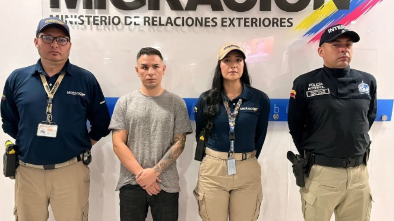 Capturan a alias «Lobo Menor» en Medellín: involucrado en la muerte del candidato presidencial en Ecuador Cae alias "Lobo Menor" autor intelectual del asesinato de candidato a la presidencia de Ecuador