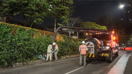 Intervienen soterrados de Medellín parapara prevenir inundaciones en temporada de lluvias
