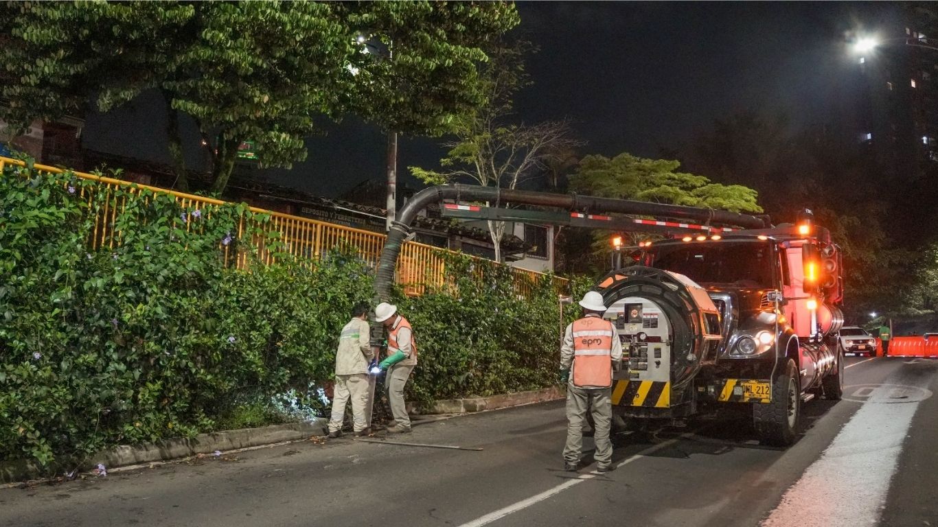 Intervienen soterrados de Medellín parapara prevenir inundaciones en temporada de lluvias