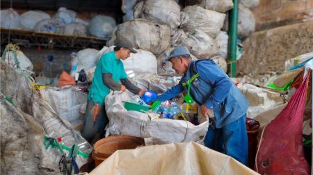 Hogares de San Antonio de Prado impulsan el trabajo de 50 recicladores con la separación de residuos Hogares de San Antonio de Prado impulsan el trabajo de 50 recicladores con la separación de residuos