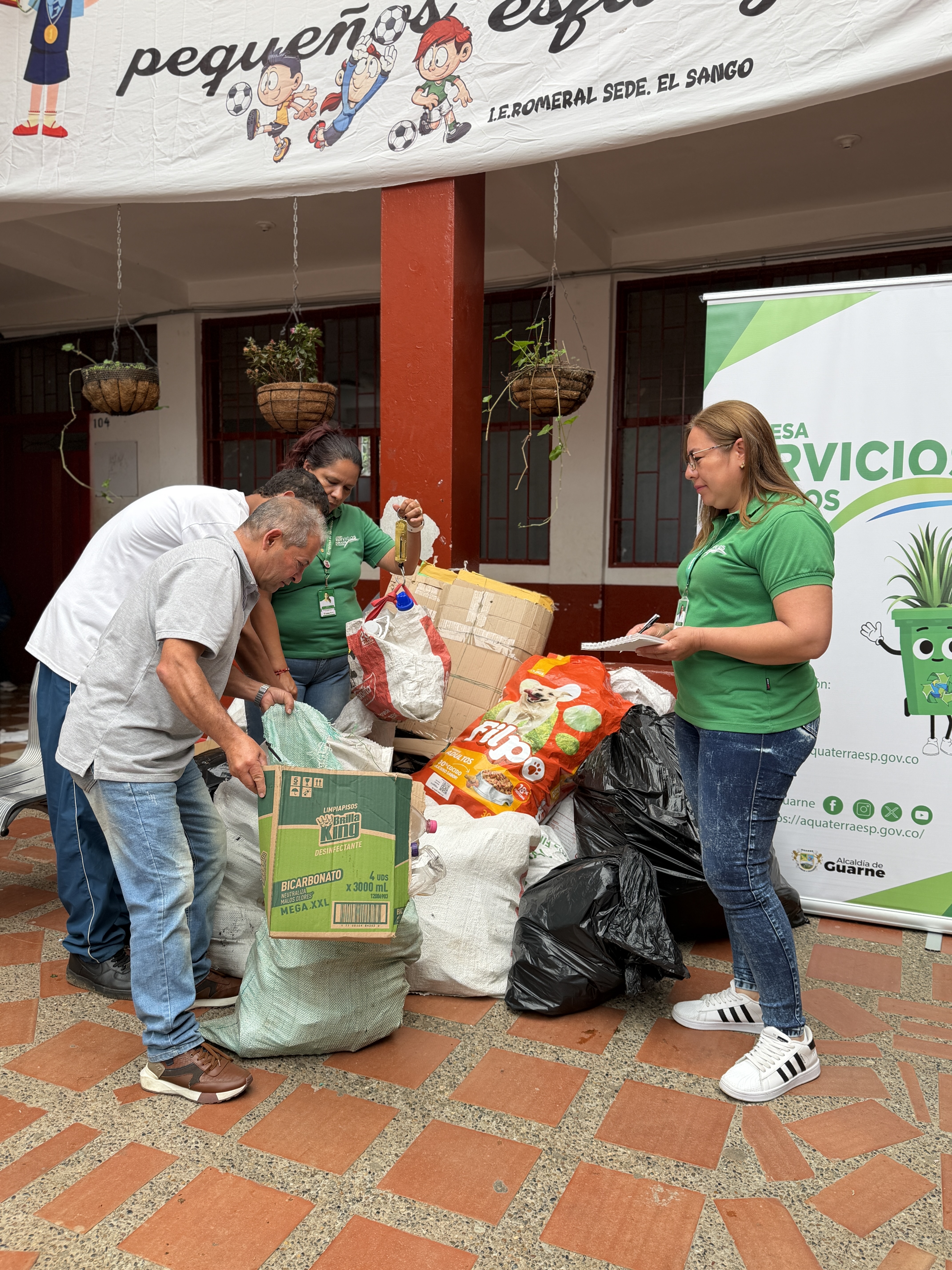 Reciclatón estudiantil en Guarne logró recuperar más de 160 kilos de residuos 1 Foto 5