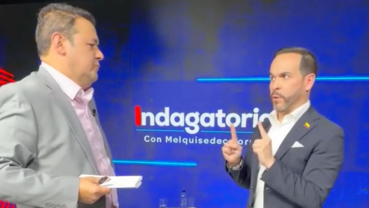 VIDEO: “Tú insistes en acusarme” De la Espriella encara a periodista y desata tensión en entrevista