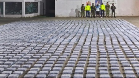 Más de dos toneladas de cocaína fueron encontradas ocultas en una vivienda