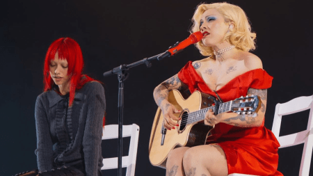 La artista Mon Laferte se presentará en Colombia con su tour “Femme Fatale” Mon en concierto en Medellín