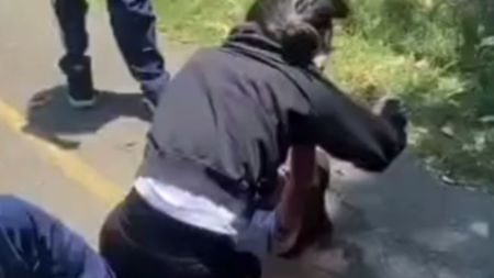 VIDEO: «Muerdala muerdala» Se escucha en video de una fuerte riña entre estudiantes en Robledo Muerdala muerdala Se escucha en video de una fuerte rina entre estudiantes en Robledo 1