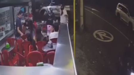 VIDEO: Se les llevaron relojes y cadenas: robo en panadería en El Poblado Robo panadería