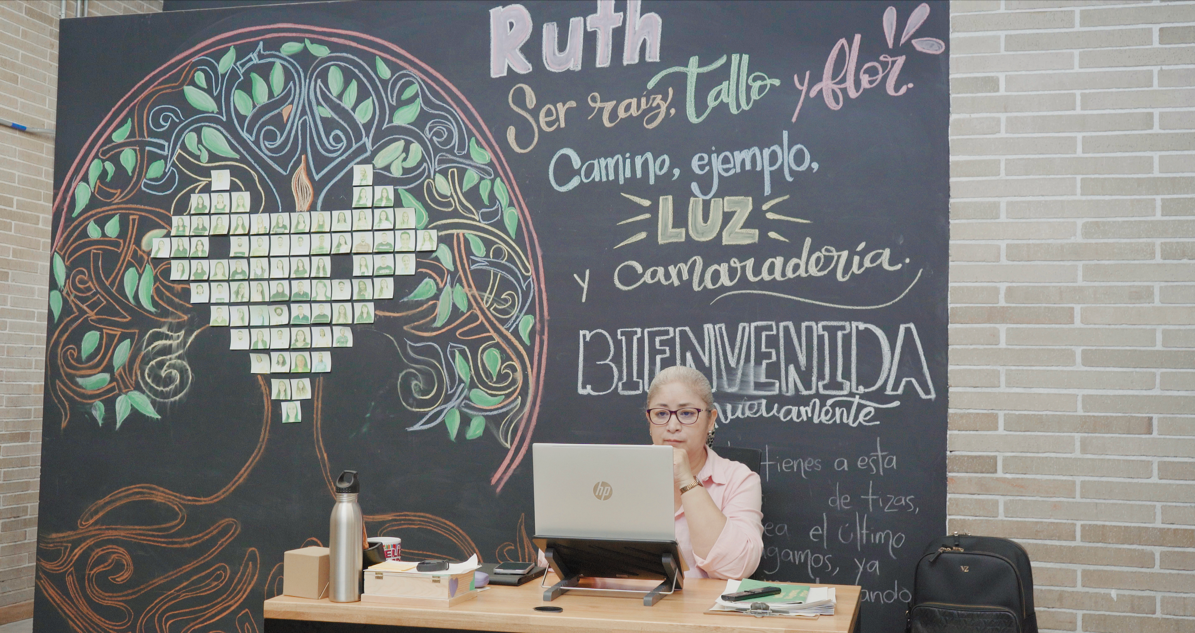 Directiva docente de Cosmo Bello es finalista de uno de los premios más importantes en educación