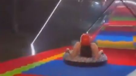 Mujer muere en tobogán