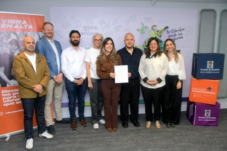 Medellín lanza programa para acompañar a jóvenes en su camino hacia la educación superior WhatsApp Image 2026 03 10 at 10.02.01 AM
