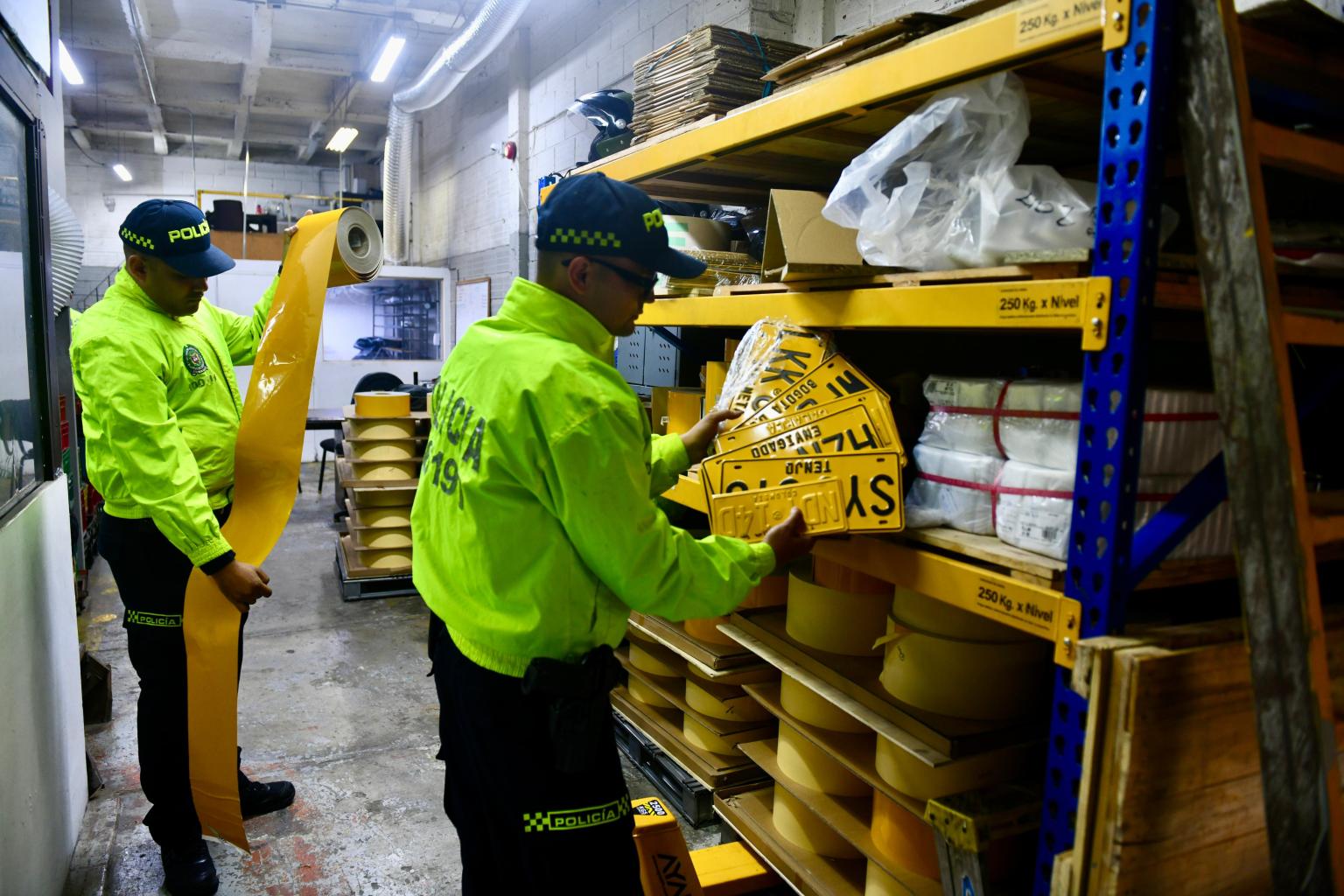 Cae bodega donde fabricaban placas falsas para carros y motos en el Valle de Aburrá WhatsApp Image 2026 03 13 at 8.22.46 AM