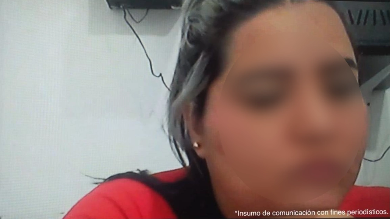 Empleada de banco es judicializada por filtrar datos de clientes a red de extorsión que operaba desde la cárcel