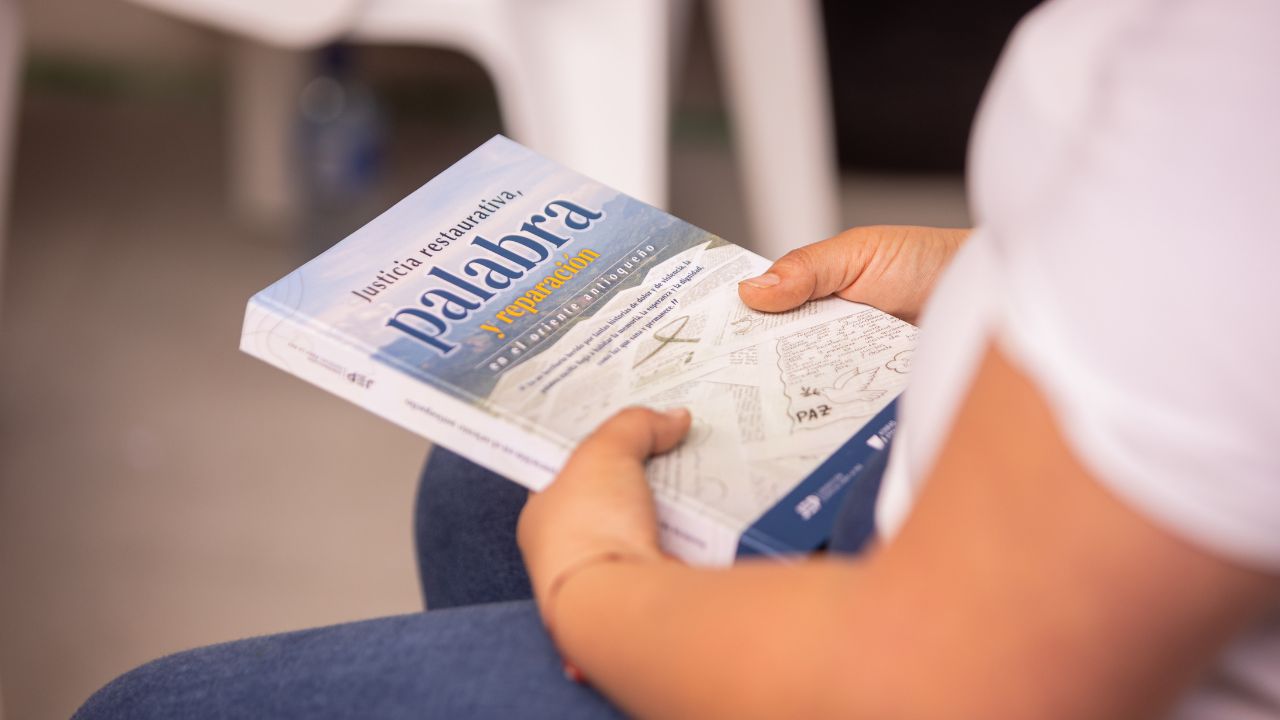 En Granada presentan libro que reúne cartas de víctimas y militares sobre los casos de “falsos positivos” en el Oriente antioqueño
