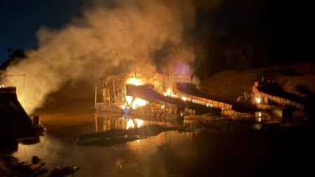 Ejército destruye draga y máquina amarilla del Clan del Golfo, valoradas en mil millones de pesos Operativo conjunto destruye 16 unidades mineras ilegales en Zaragoza y frena impacto ambiental del Clan del Golfo