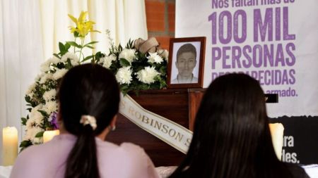 Luego de 18 años de búsqueda, la familia Serna García localiza a Carlebis, joven LGBTIQ+ desaparecido en Medellín mientras vivía en situación de calle