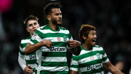 Luis Suárez, con polémica a bordo fue verdugo y protagonista del gol con el Sporting de Lisboa Luis Suárez, con polémica a bordo fue verdugo y protagonista del gol con el Sporting