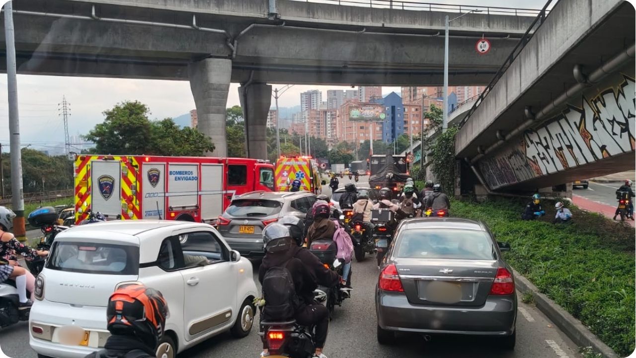 Congestión en la Regional por accidente a la altura de la estación Ayurá Congestión en la Regional por accidente a la altura de la estación Ayurá