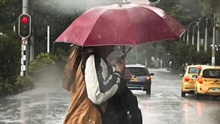 ¡A sacar el paraguas! Medellín activó los protocolos de emergencia; se esperan lluvias intensas hasta abril Antioquia enfrentará la primera temporada de lluvias con niveles de precipitación más altos que años anteriores