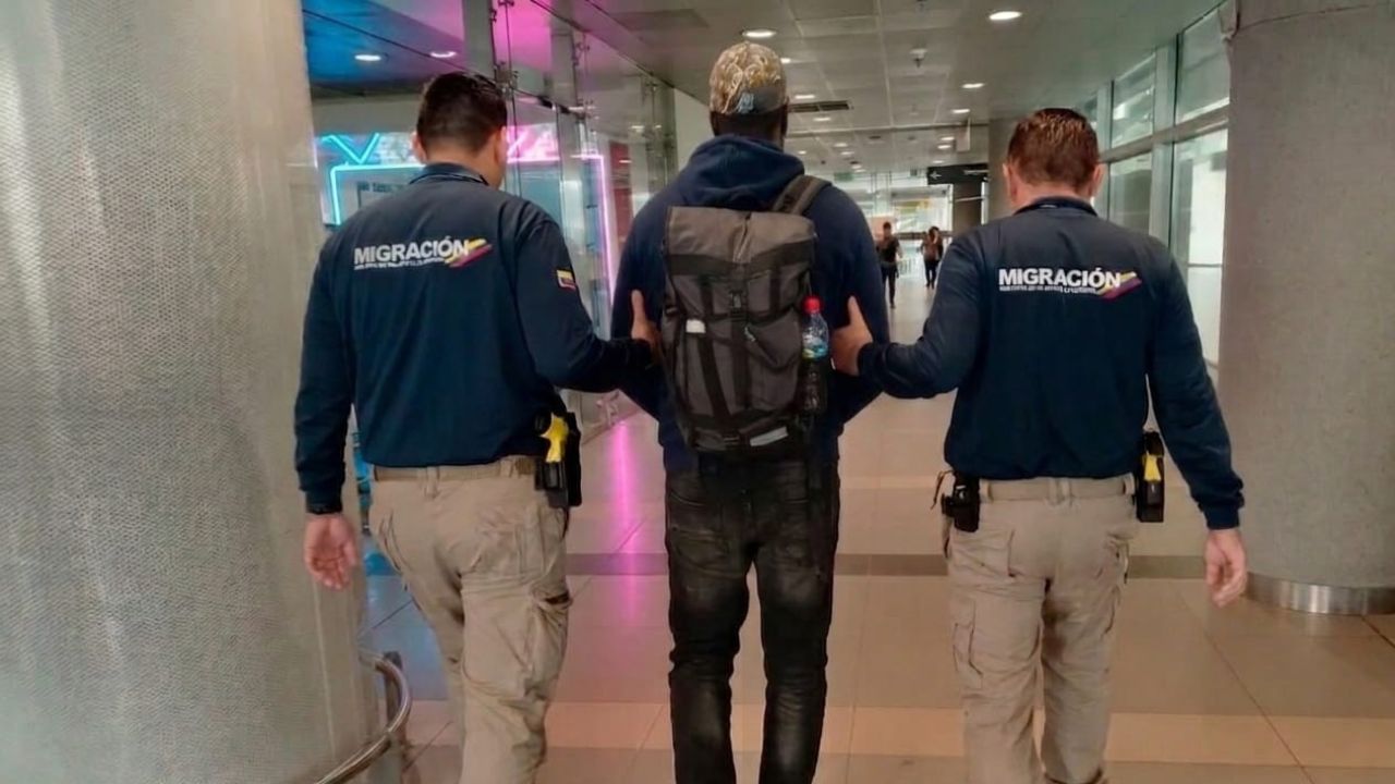 Turista extranjero es inadmitido en Bogotá por presunta explotación sexual con destino a Medellín