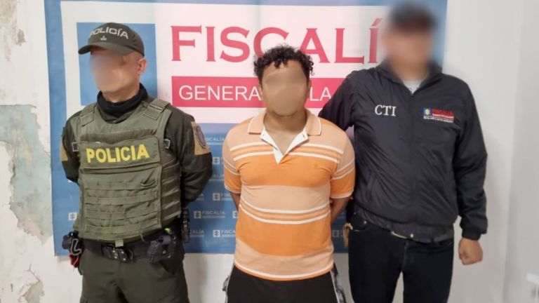 Tres niños habrían sido abusados por un profesor de primaria en Caucasia a quienes les ofrecía 5 mil pesos Profesor de primaria en Antioquia, capturado por presunto abuso sexual de tres niños a quienes ofrecía dinero