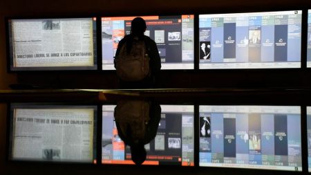 Más de 100 comparecientes ante la JEP participan en recorridos de memoria y reconciliación en Medellín Recorridos de memoria en Medellín reúnen a más de 100 comparecientes de la JEP