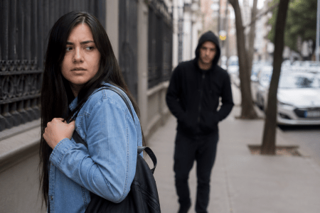 Acoso callejero en Colombia: 9 de cada 10 mujeres han sido víctimas, revela estudio de L'Oréal Paris e Ipsos