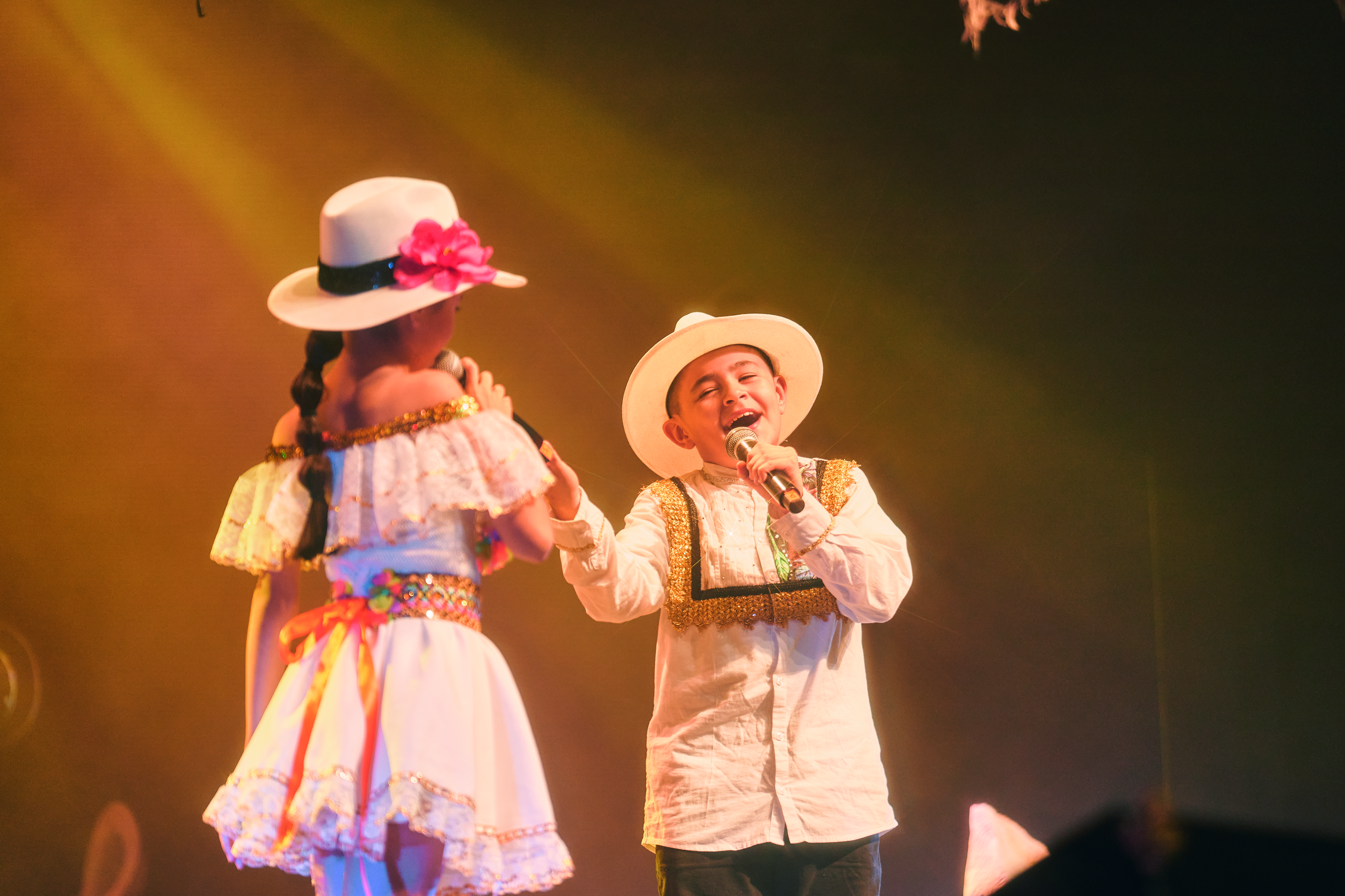 Voces que cruzan fronteras: jóvenes colombianos llevarán la música andina a Disney y Brasil