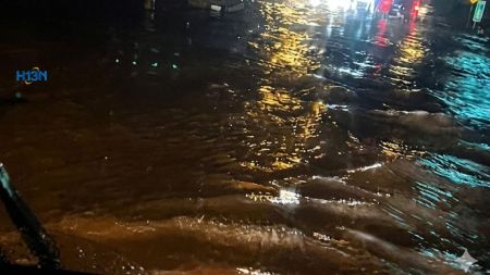 El sector 'La Cucharita' se convie en un río y conductores atrasados