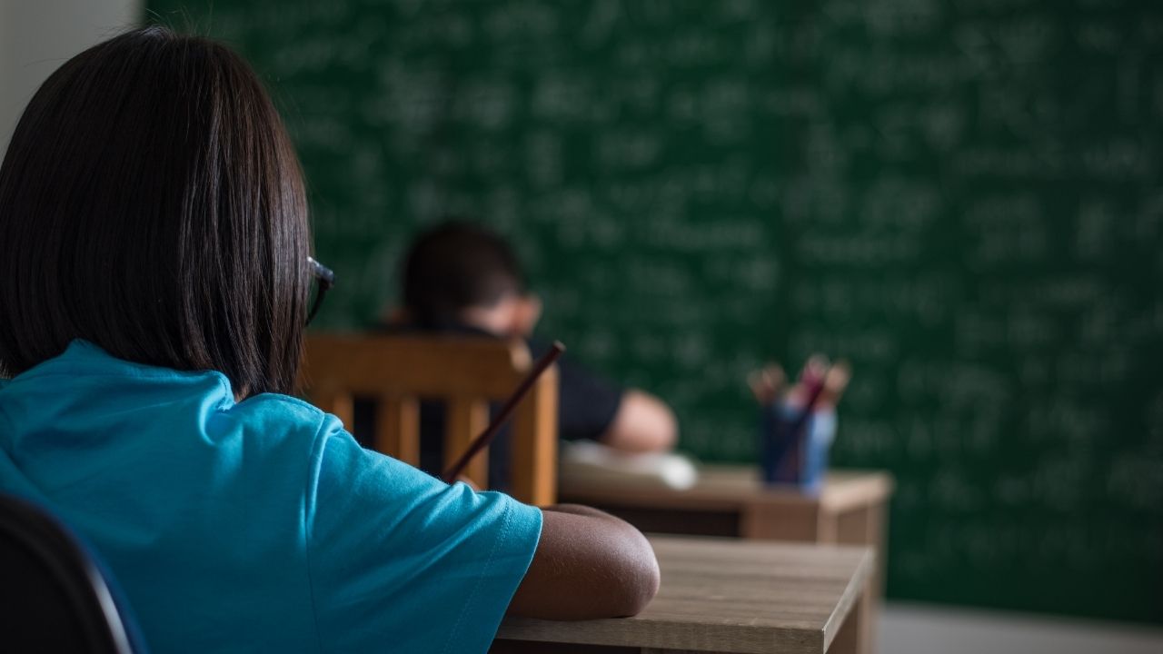 Once docentes de la vereda El Roblal en Briceño, continúan desplazados y dictan clases virtuales