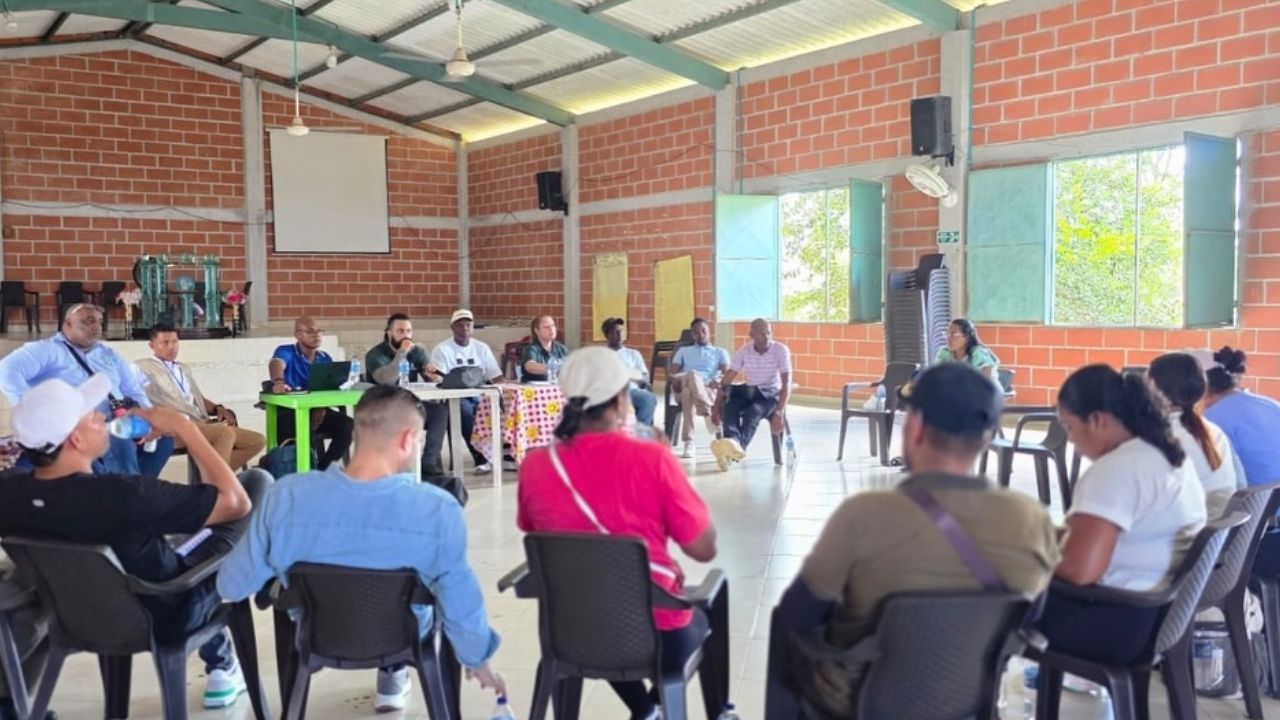 Instalan mesa de diálogo para resolver la crisis de infraestructura educativa en Pavarandó, Mutatá