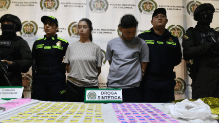 En pleno acto delictivo fueron capturadas dos personas por narcotráfico en Medellín. En pleno acto delictivo fueron capturadas dos personas por narcotráfico en Medellín.