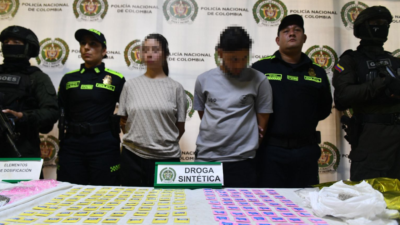 En pleno acto delictivo fueron capturadas dos personas por narcotráfico en Medellín.