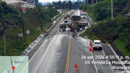 Movilidad reducida hacia el Aeropuerto José María Córdova por caída de material
