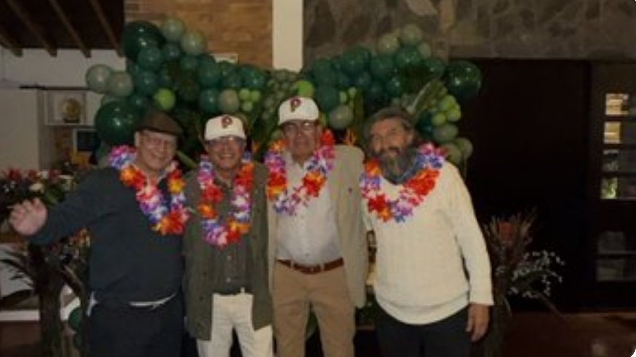 Petro celebra su cumpleaños y el aniversario del M-19 en medio de varios atentados en el Cauca