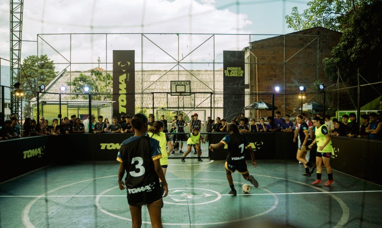 Del barrio a la élite: el fútbol se toma las calles de Medellin en busca de futuras promesas