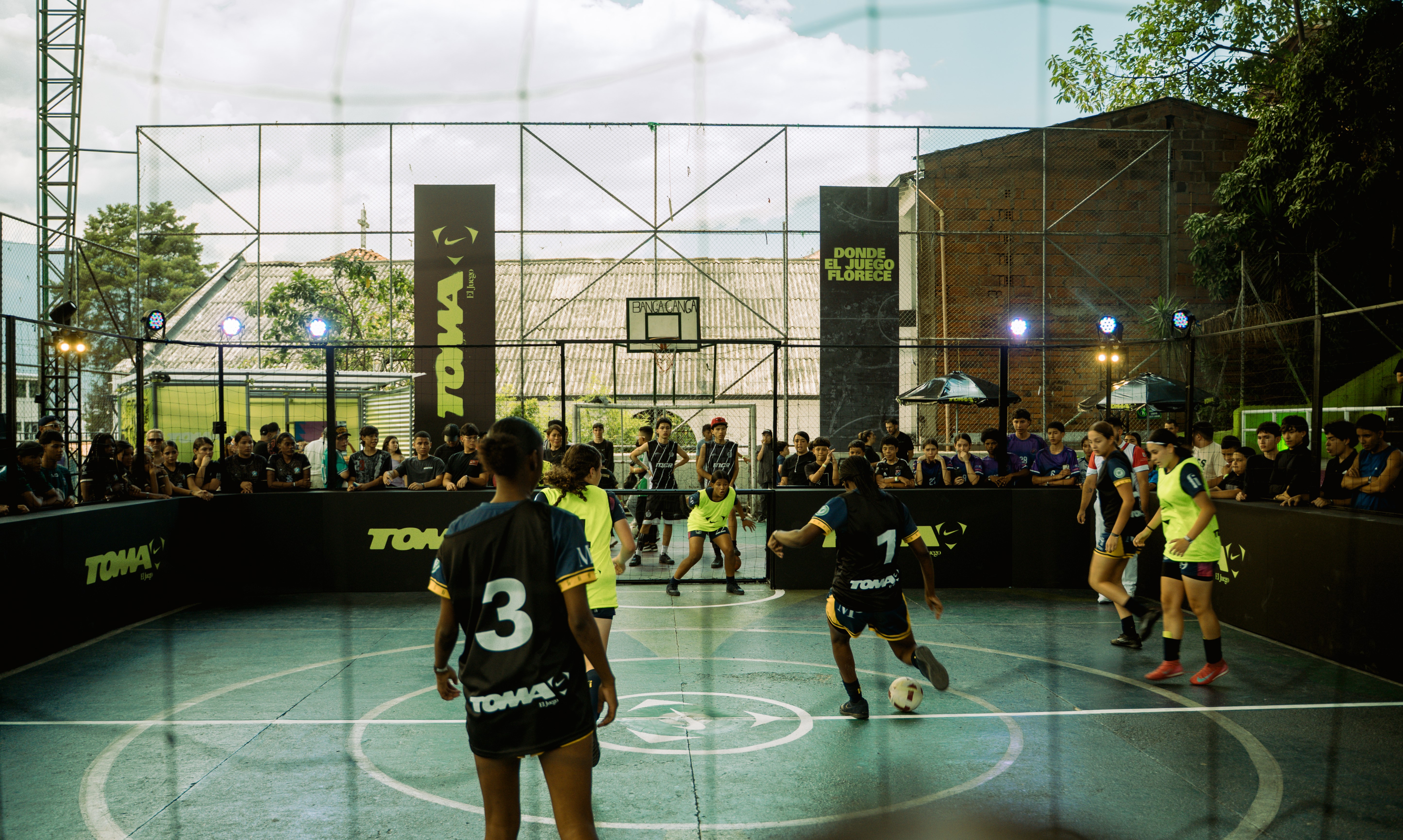 Las calles se Medellín se posicionan como vitrinas de futuras estrellas del fútbol