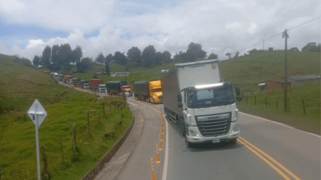 Después de desactivar un artefacto explosivo en vía Los Llanos – Tarazá, se reabre la vía Después de desactivar un artefacto explosivo en vía Los Llanos - Tarazá, se reabre la vía