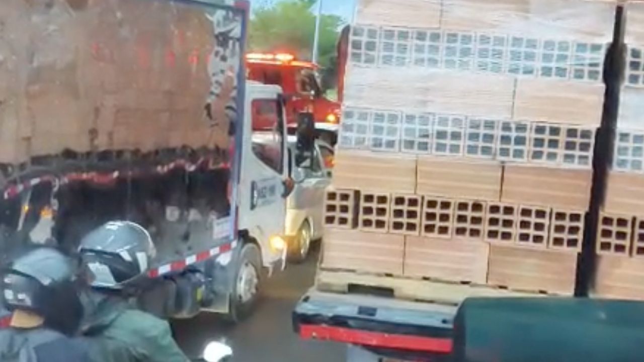 Camino al sur, pero a "paso de tortuga": choque en Sabaneta tiene la movilidad estancada