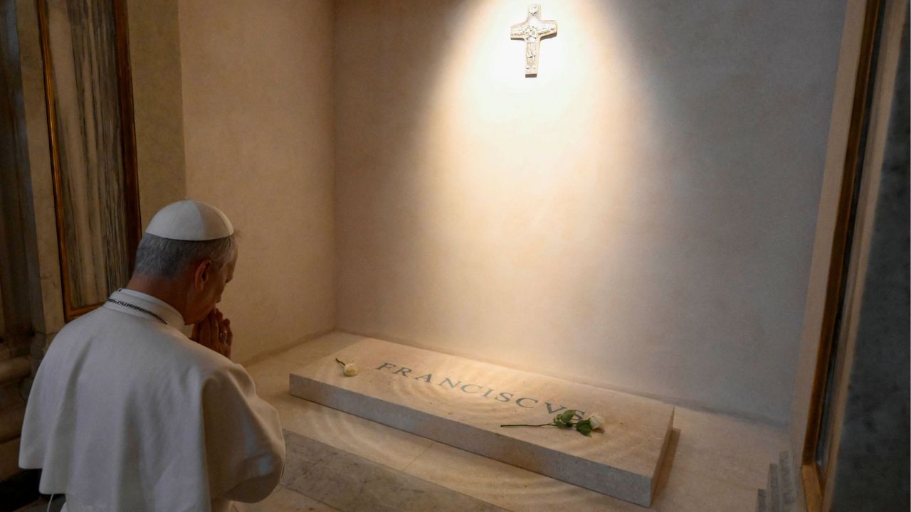 Un año sin el "Papa de la gente": así recuerdan hoy al Papa Francisco en su primer aniversario de muerte