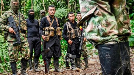 La Defensoría del Pueblo alertó sobre grupos armados que entran a escuelas del sur del país a repartir útiles y propaganda