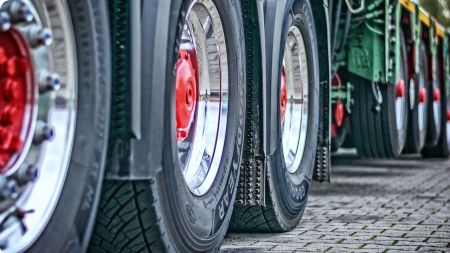 Camioneros de Antioquia están “varados” por bloqueos en carreteras de Santander Camioneros de Antioquia están “varados” por bloqueos en carreteras de Santander